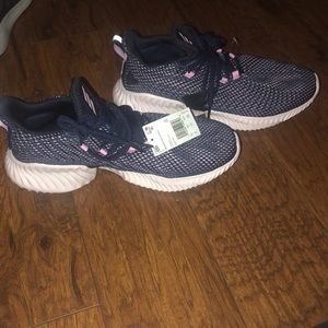 Adidas ❤️host pick❤️AlphaBounce instinct  shoe NWT